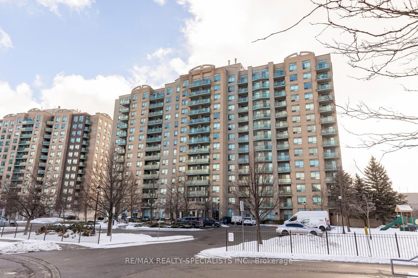 Condo for sale at 608-39 Oneida Crescent, Richmond Hill, Langstaff, L4B 4T9 - MLS: N11990701