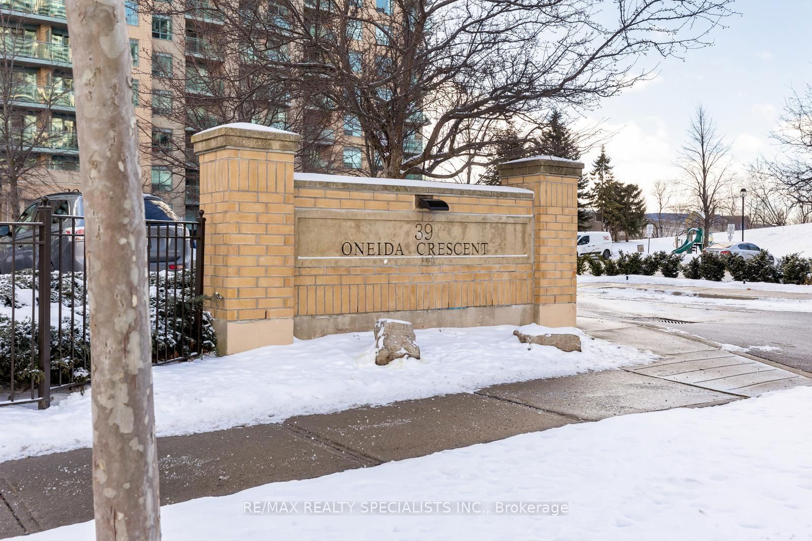 Condo for sale at 608-39 Oneida Crescent, Richmond Hill, Langstaff, L4B 4T9 - MLS: N11990701