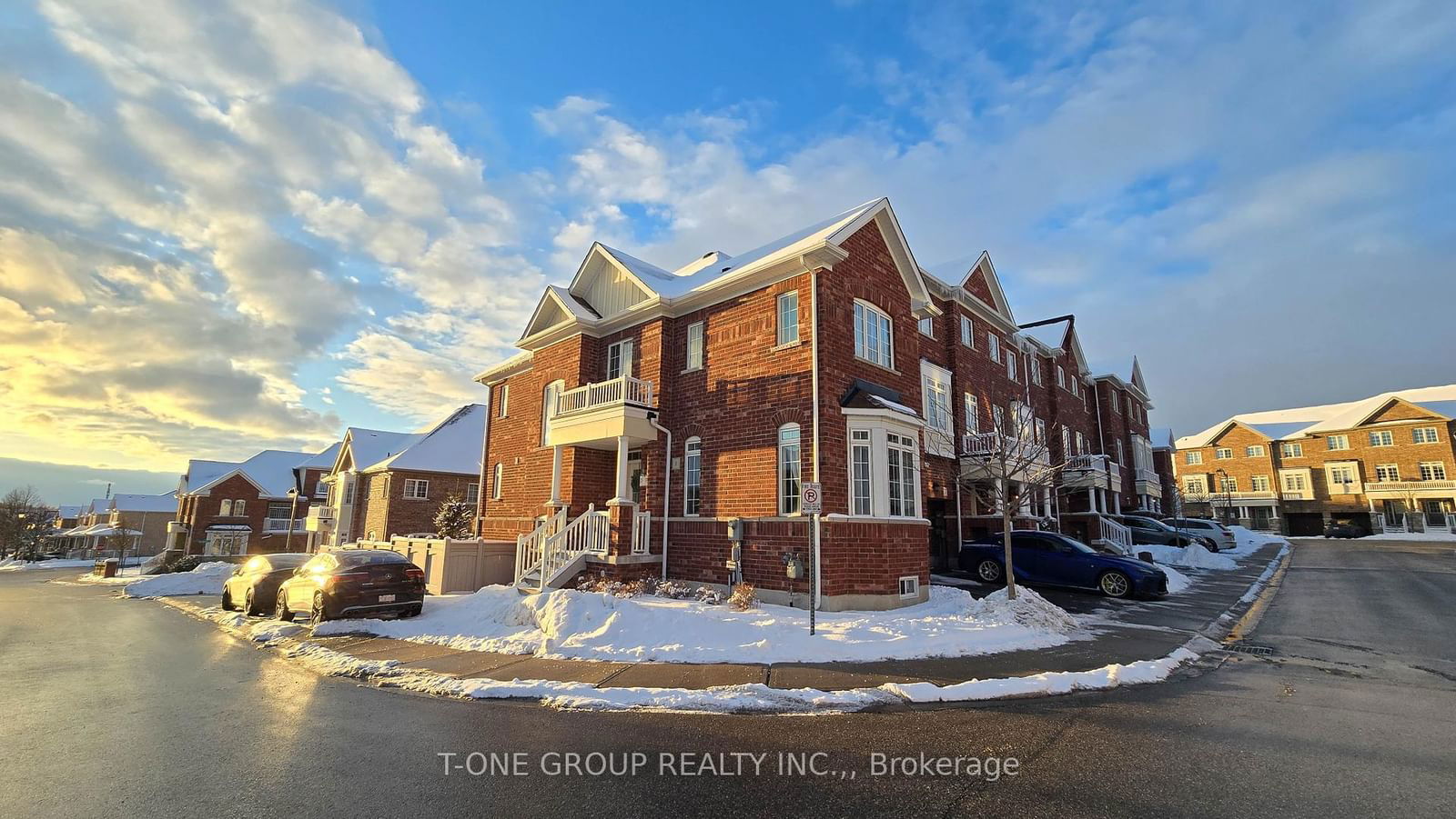 Townhouse for lease at 8 Larry Grove Way, Markham, Greensborough, L6E 0T6 - MLS: N11990914