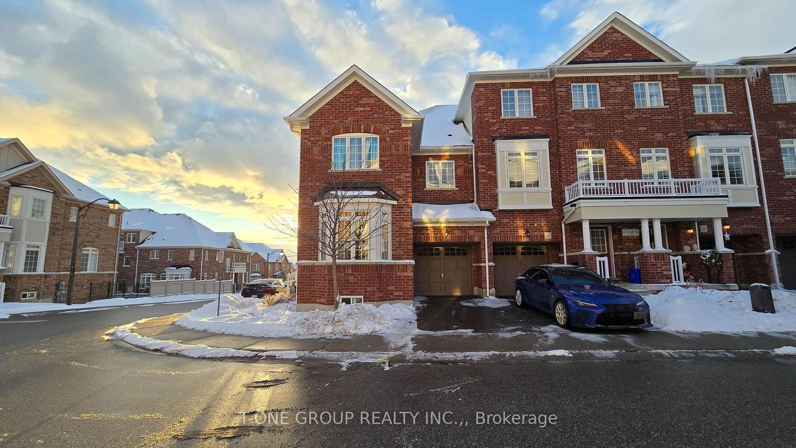 Townhouse for lease at 8 Larry Grove Way, Markham, Greensborough, L6E 0T6 - MLS: N11990914