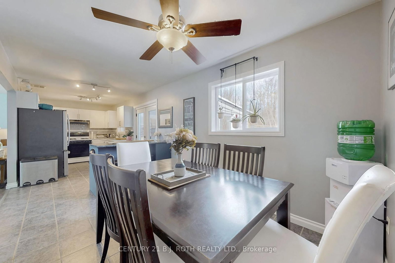Detached House sold at 1091 Arnold Street, Innisfil, Ontario, L0L 1W0 - Rural Innisfil - MLS: N11990944