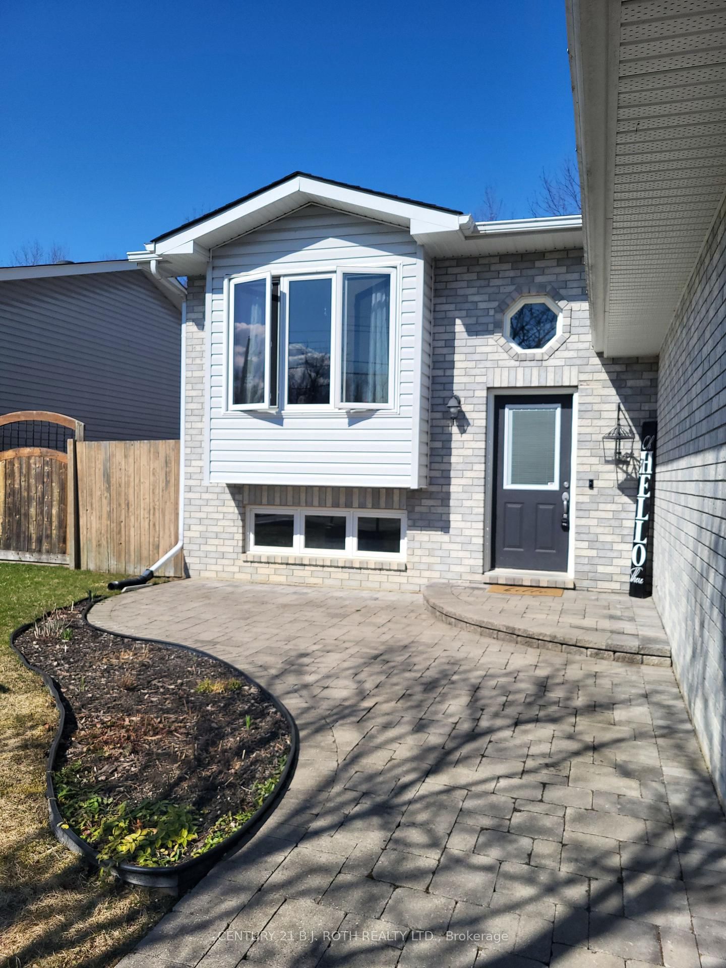 Detached House sold at 1091 Arnold Street, Innisfil, Ontario, L0L 1W0 - Rural Innisfil - MLS: N11990944
