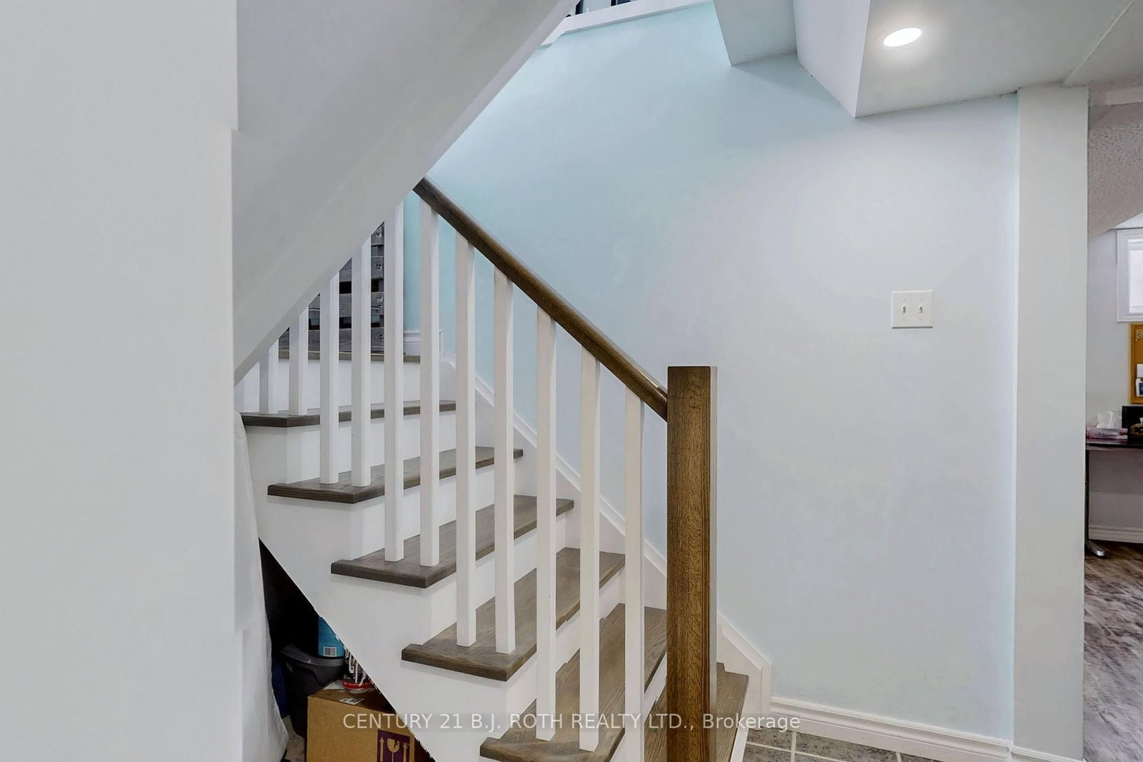 Detached House sold at 1091 Arnold Street, Innisfil, Ontario, L0L 1W0 - Rural Innisfil - MLS: N11990944
