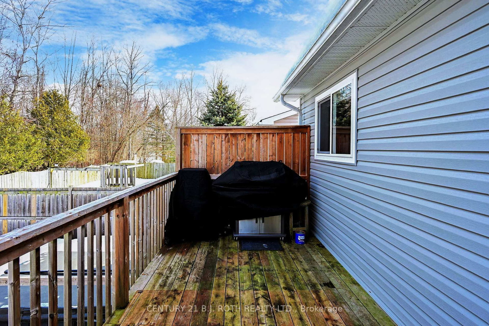 Detached House sold at 1091 Arnold Street, Innisfil, Ontario, L0L 1W0 - Rural Innisfil - MLS: N11990944