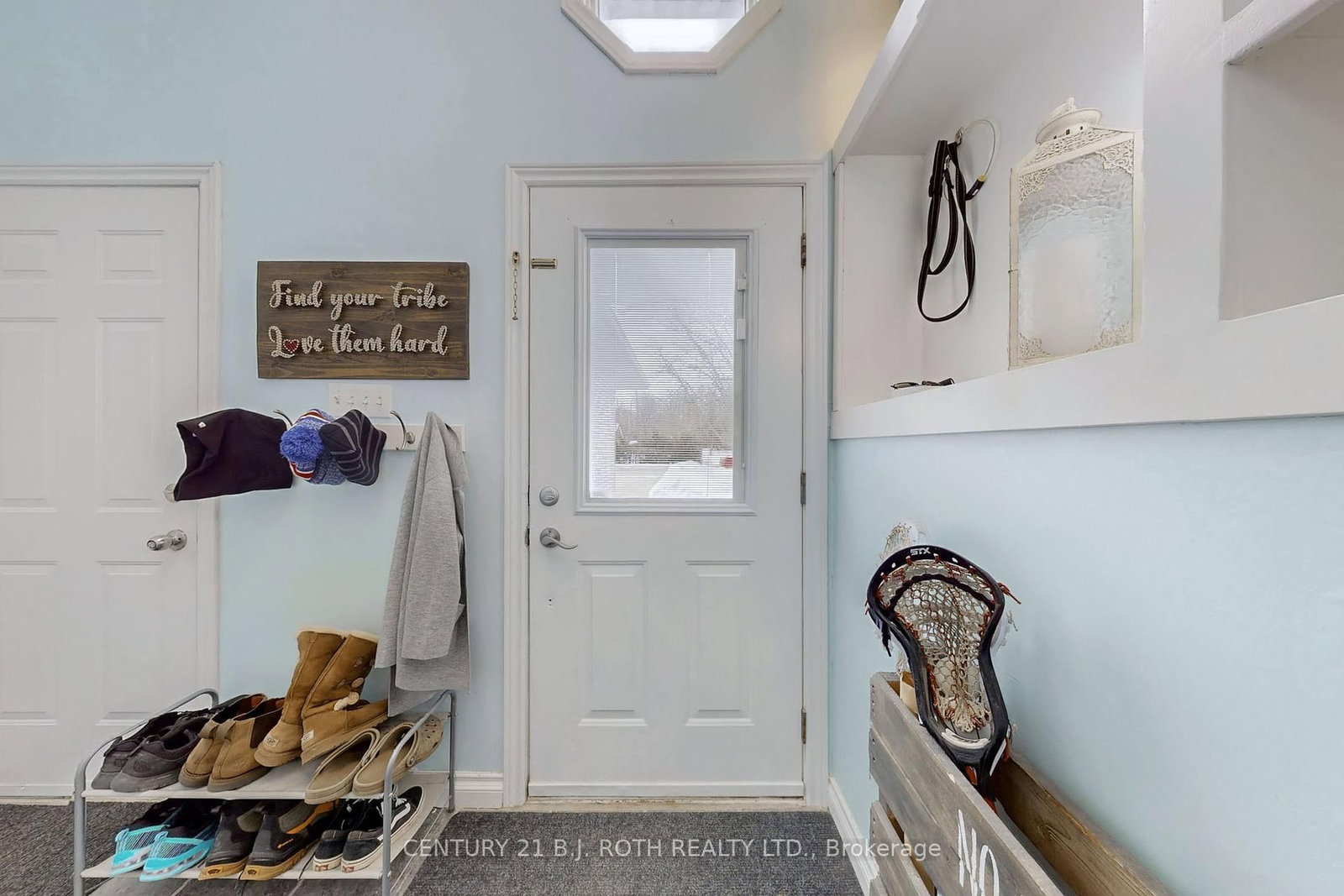 Detached House sold at 1091 Arnold Street, Innisfil, Ontario, L0L 1W0 - Rural Innisfil - MLS: N11990944