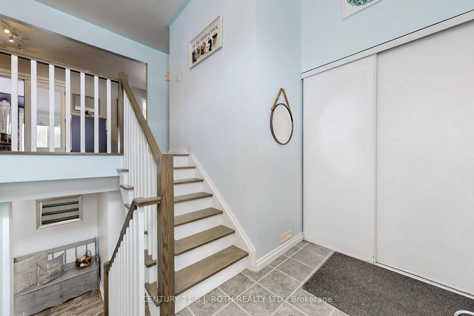 Detached House sold at 1091 Arnold Street, Innisfil, Ontario, L0L 1W0 - Rural Innisfil - MLS: N11990944