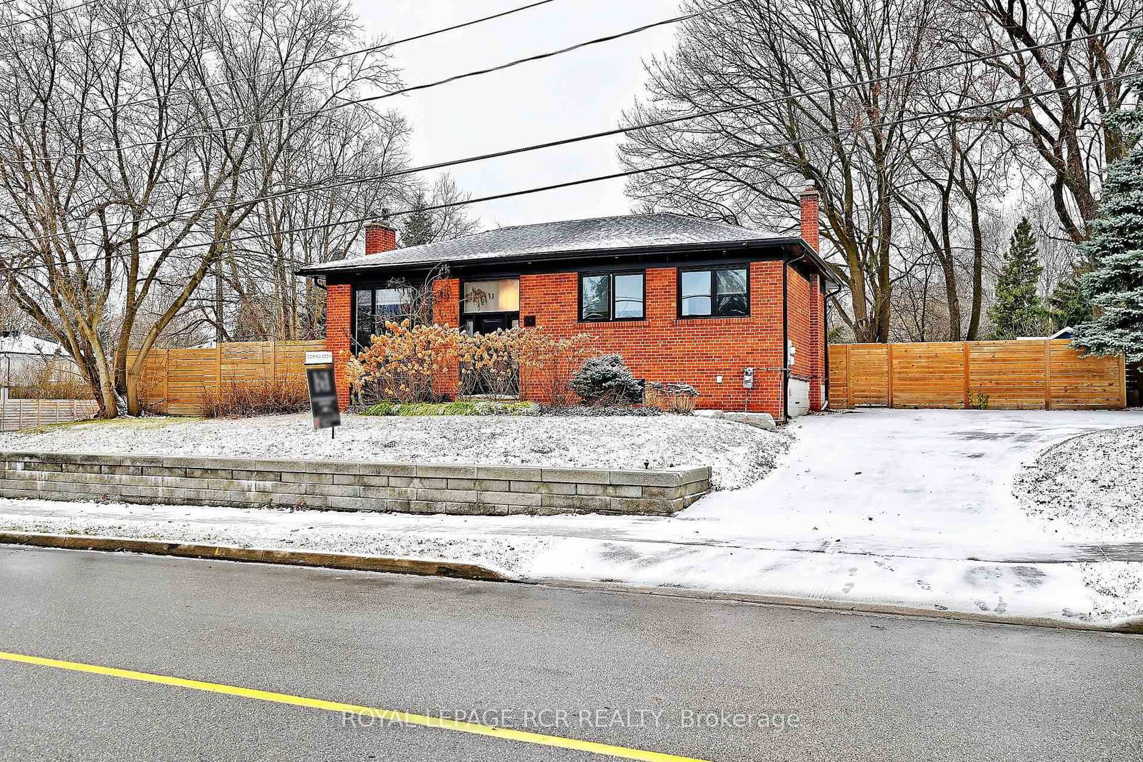 Detached House for sale at 93 Queen Street, Newmarket, Central Newmarket, L3Y 2E7 - MLS: N11991085