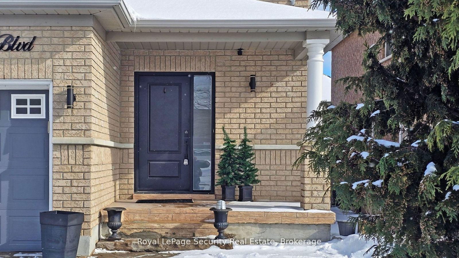 Semi-Detached House for sale at 15 Peak Point Boulevard, Vaughan, Rural Vaughan, L6A 3T9 - MLS: N11991314