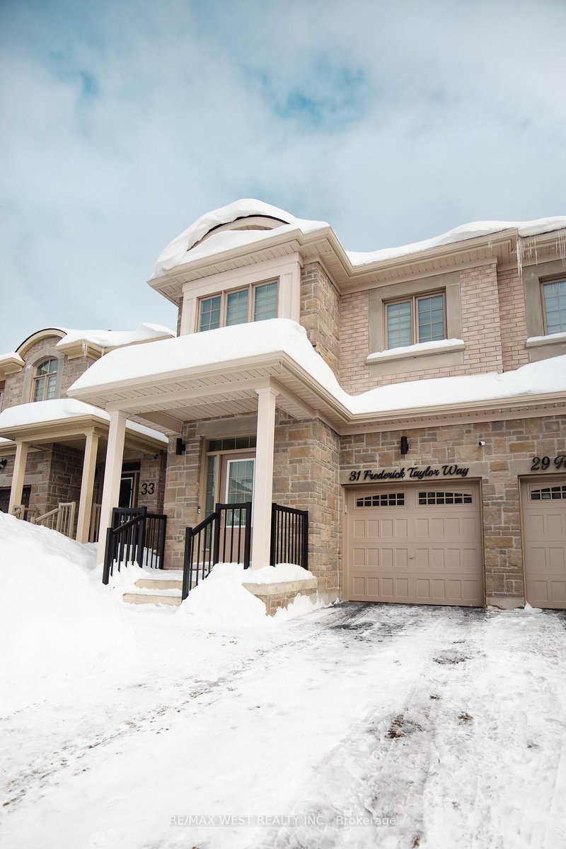 31 Frederick Taylor Way, East Gwillimbury, L0G 1M0 | Image 2