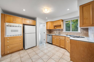 28 kirk Dr, Markham - Thornhill image-0-4