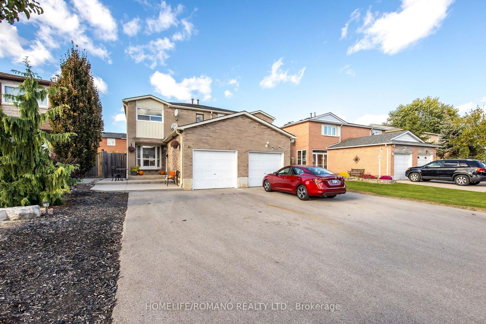 Semi-Detached House for sale at 36 BROUGHAM Drive, Vaughan, East Woodbridge, L4L 3E1 - MLS: N11992081