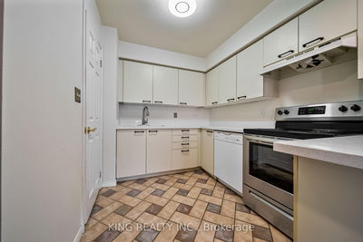 Unit 606 — 75 Weldrick Rd, Richmond Hill - Observatory image-0-3