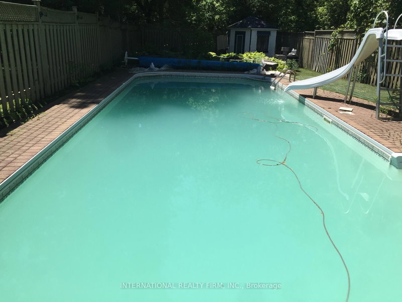 276 Sheridan Crt, Newmarket, L3Y 8P9 | Image 3