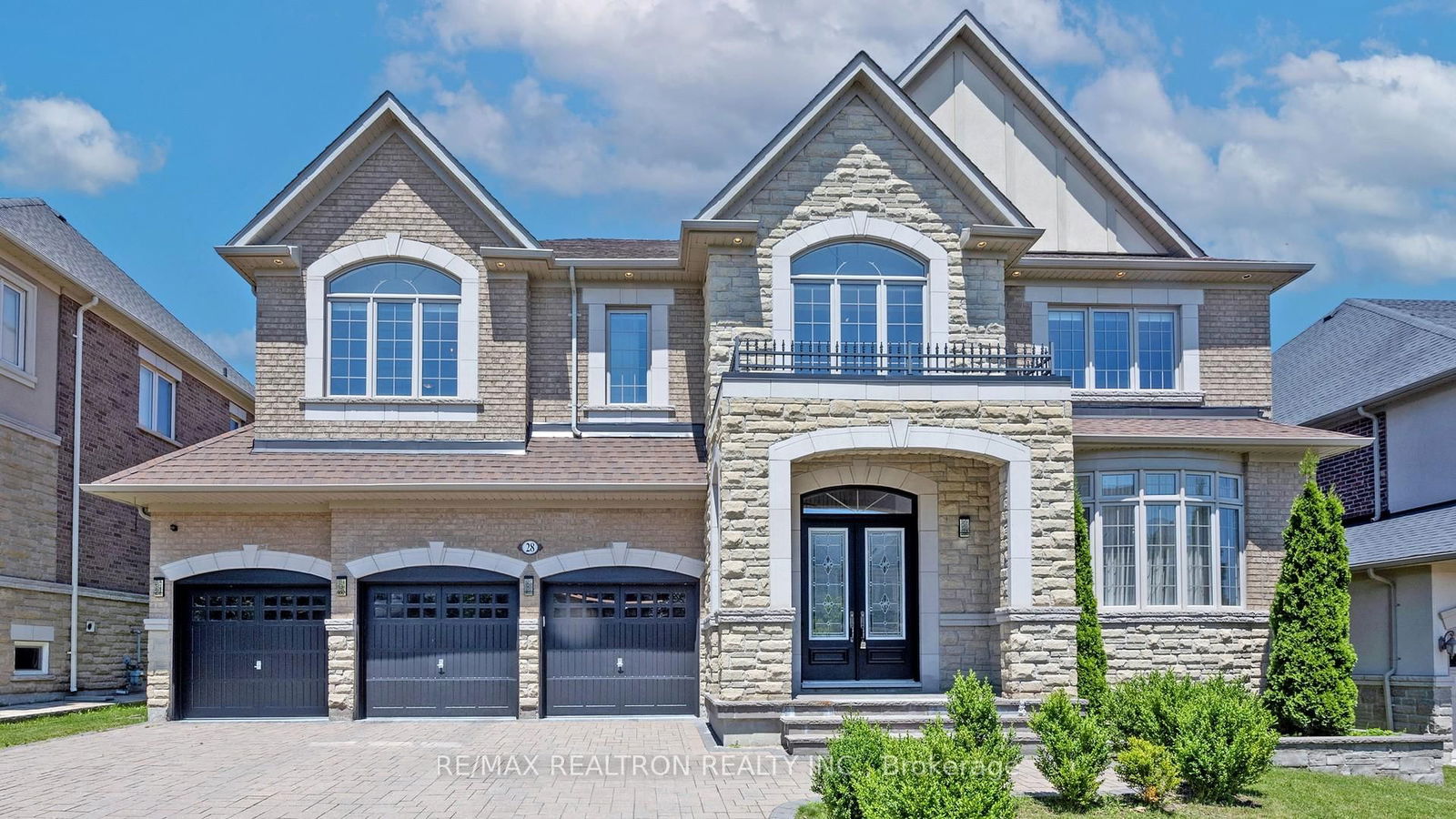 Detached House for sale at 28 Celeste Drive, Vaughan, Rural Vaughan, L6A 4R4 - MLS: N11994636