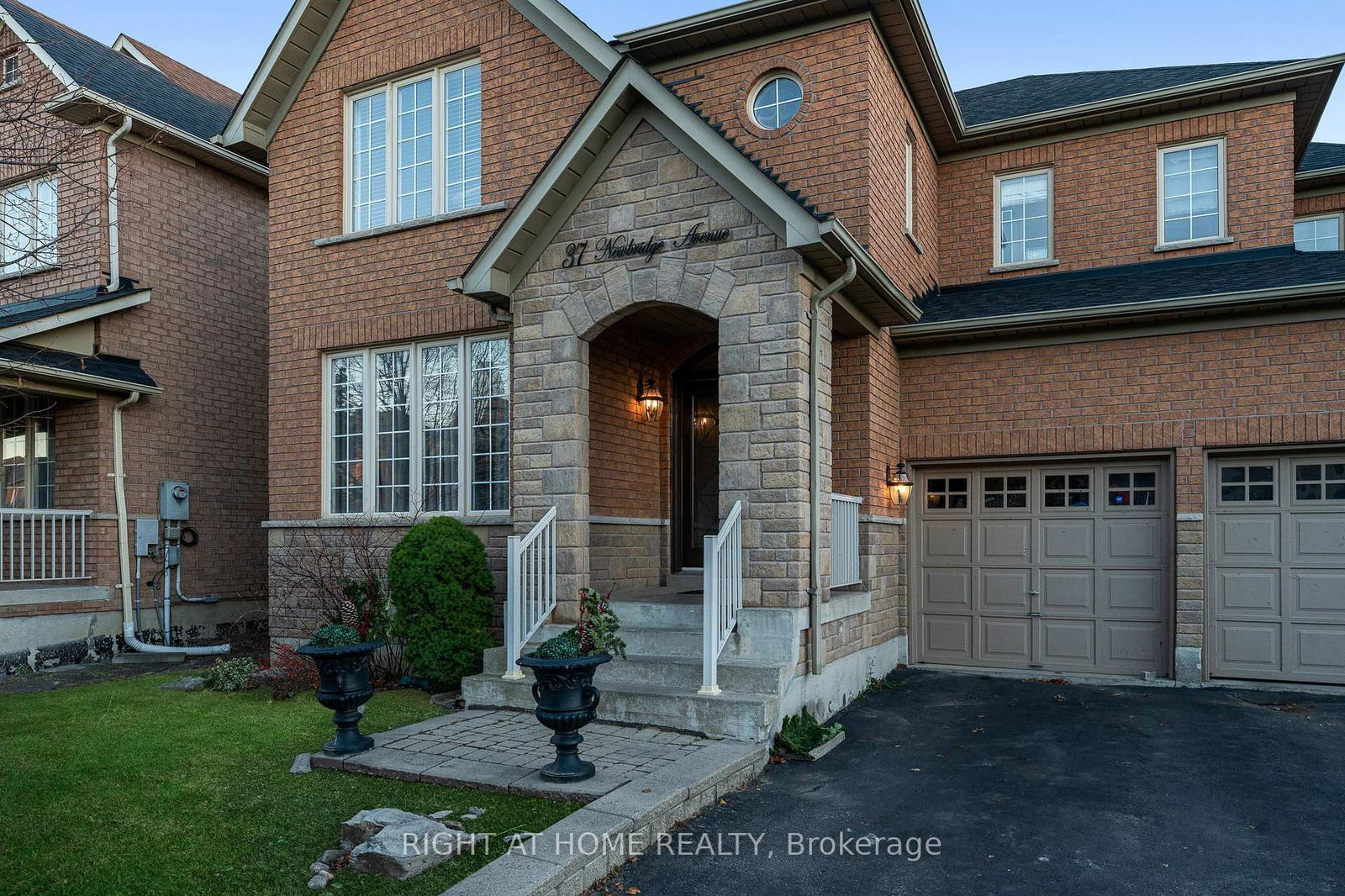 Detached House for sale at 37 Newbridge Avenue, Richmond Hill, Oak Ridges, L4E 3Z9 - MLS: N11994939