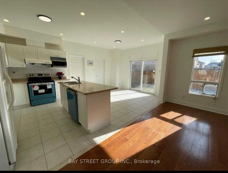 7 Raymond Bartlett Ave Ave, Markham, L3R 5C9 | Image 2