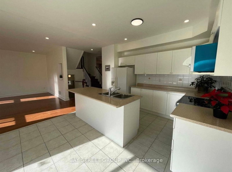 7 Raymond Bartlett Ave Ave, Markham, L3R 5C9 | Image 3