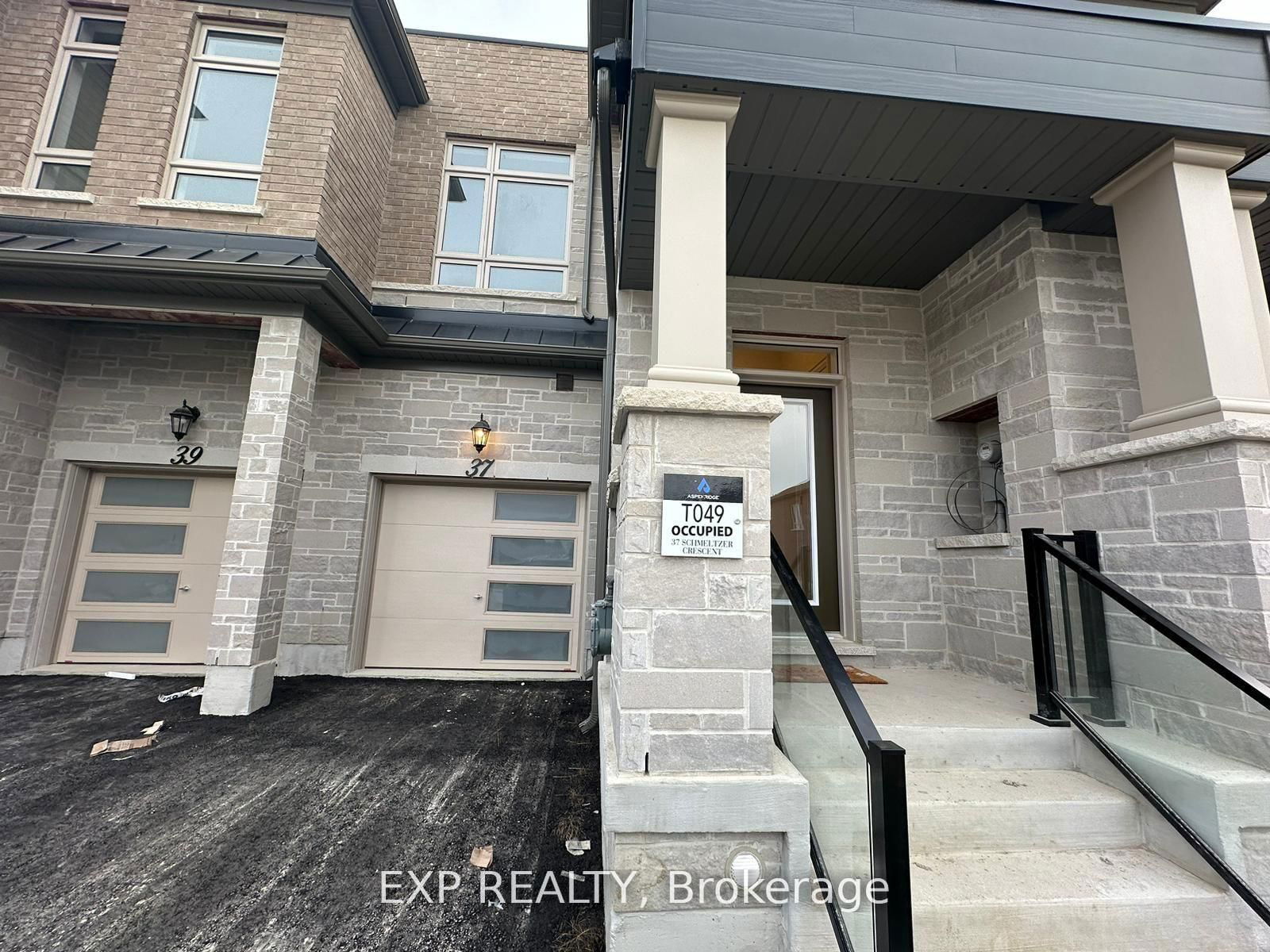 Townhouse for lease at 37 Schmeltzer Crescent, Richmond Hill, Rural Richmond Hill, L4E 1K9 - MLS: N11995639