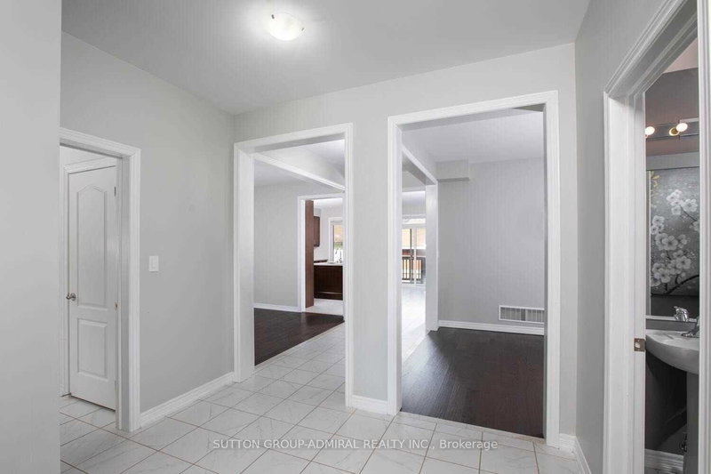 80 Robb Thompson Rd, East Gwillimbury, L0G 1M0 | Image 3