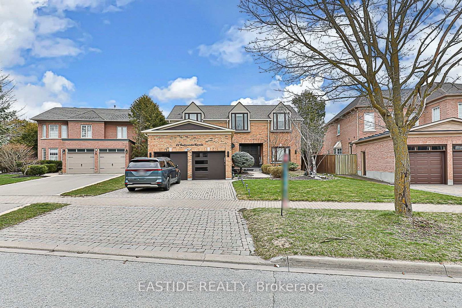 Detached House for sale at 11 Gatcombe Circle, Richmond Hill, Mill Pond, L4C 9P4 - MLS: N11995655