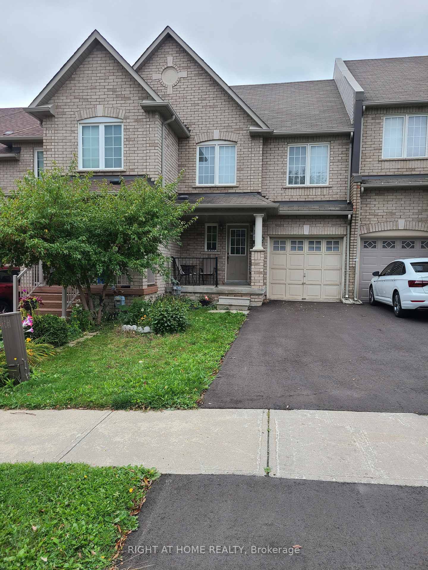 Townhouse for lease at 228 Coleridge Drive, Newmarket, Summerhill Estates, L3X 2T6 - MLS: N11995845