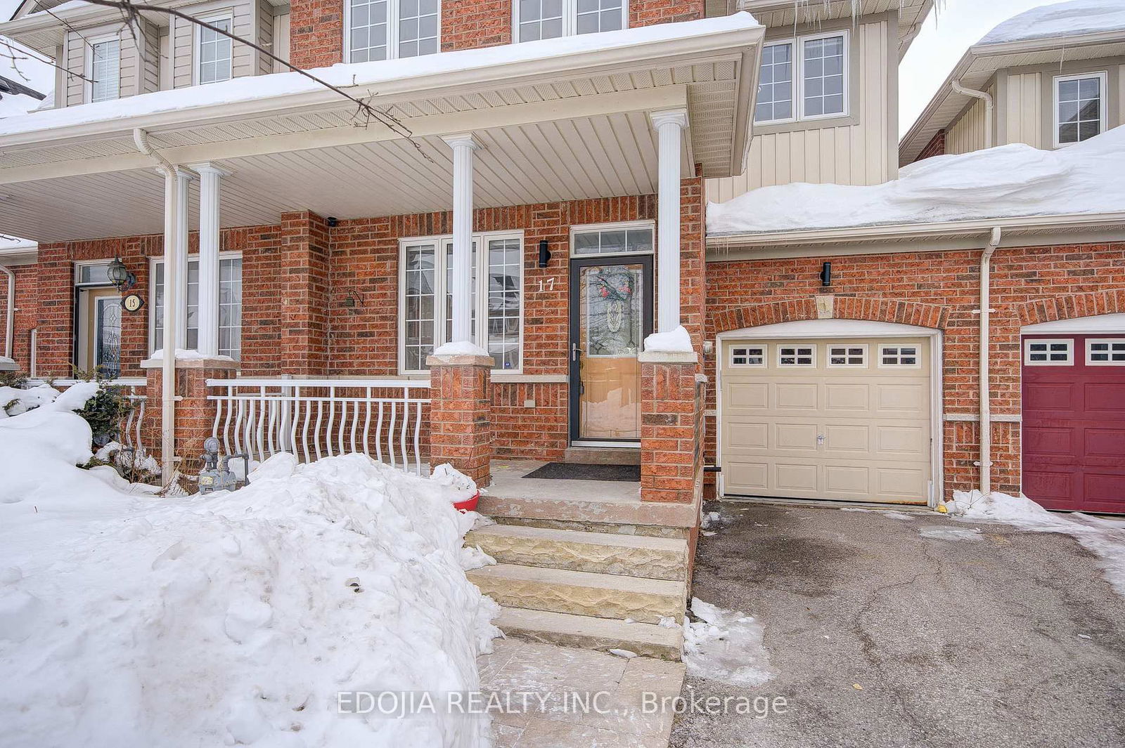 Townhouse for sale at 17 Barnwood Drive, Richmond Hill, Oak Ridges Lake Wilcox, L4E 5A3 - MLS: N11996186