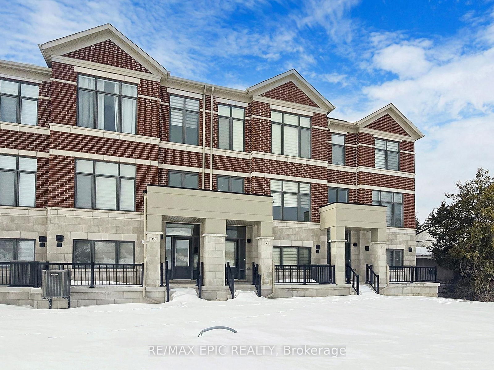 Townhouse leased at 21 Onigam Lane, Richmond Hill, Rural Richmond Hill, L4S 0N8 - MLS: N11996609