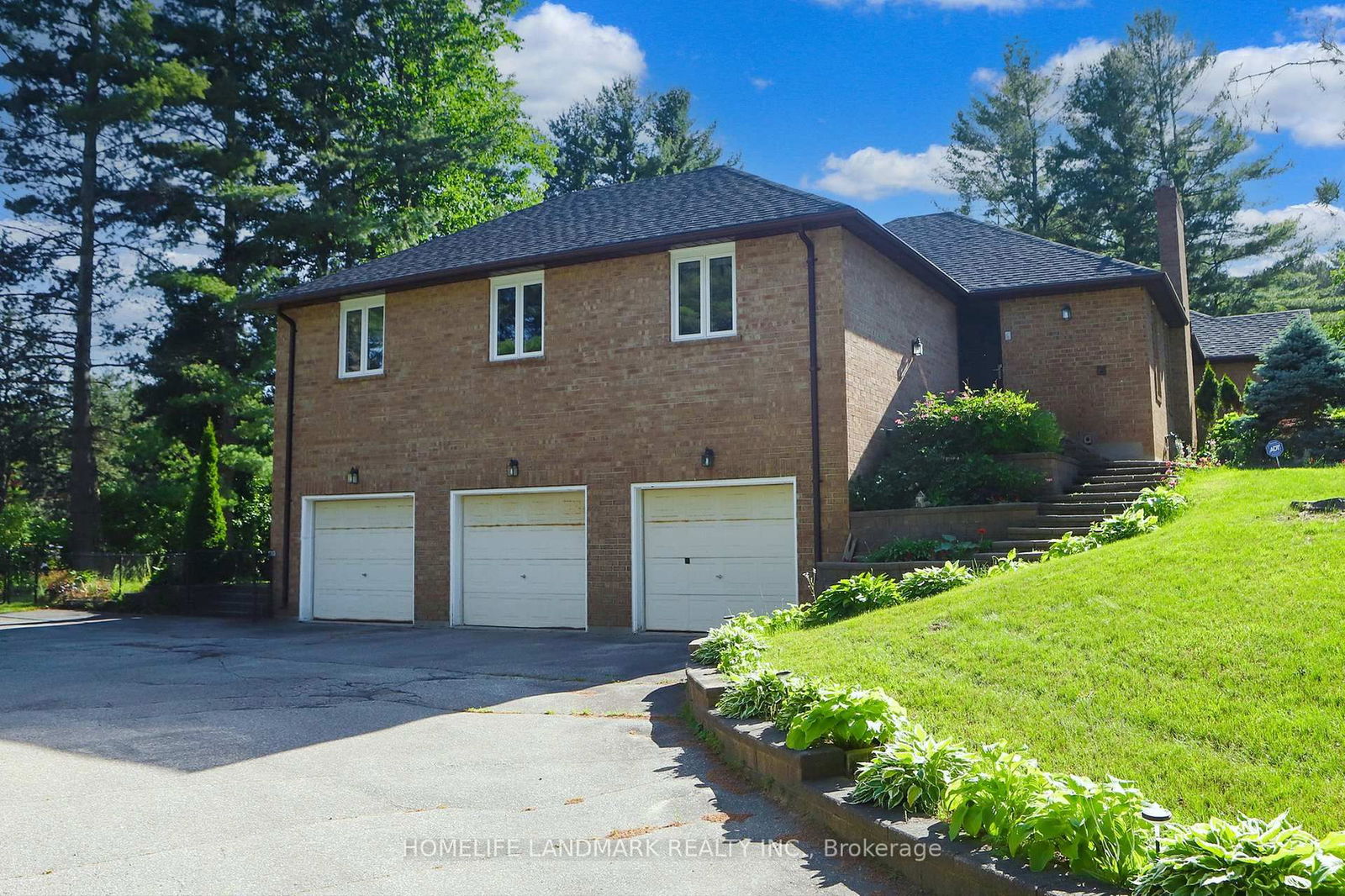 Detached House for sale at 11 Marcus Court, Vaughan, Rural Vaughan, L6A 1G2 - MLS: N11997069