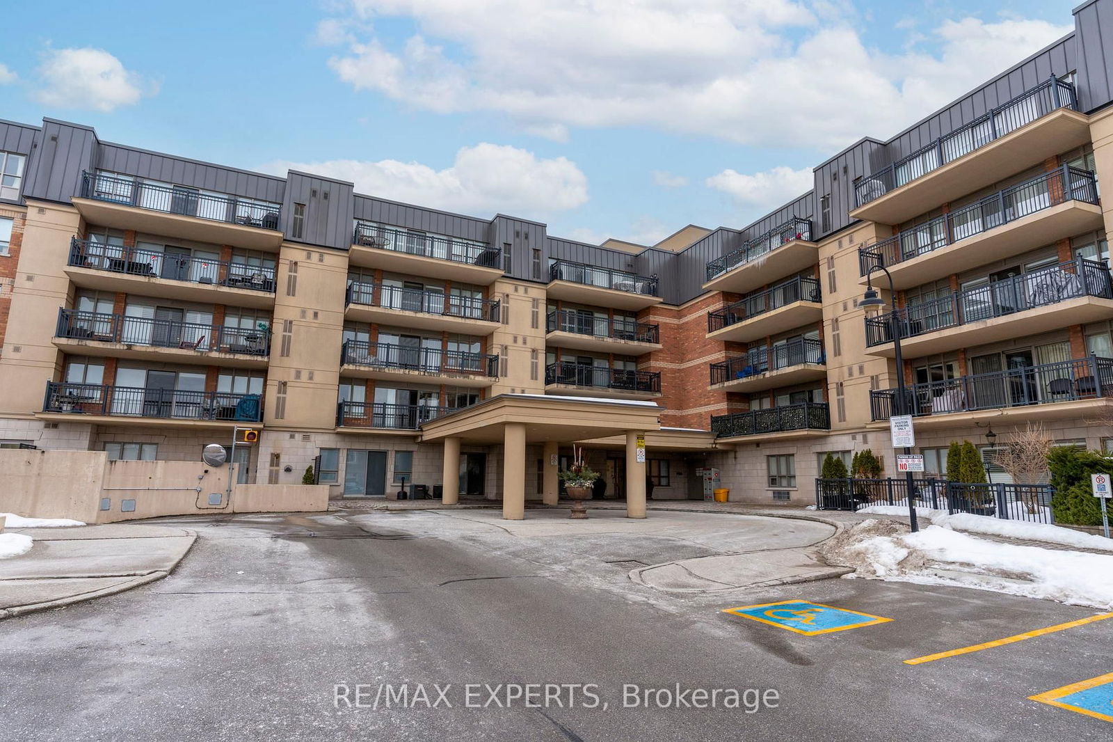 Condo for sale at 212-8026 Kipling Avenue, Vaughan, West Woodbridge, L4L 2A1 - MLS: N11997355