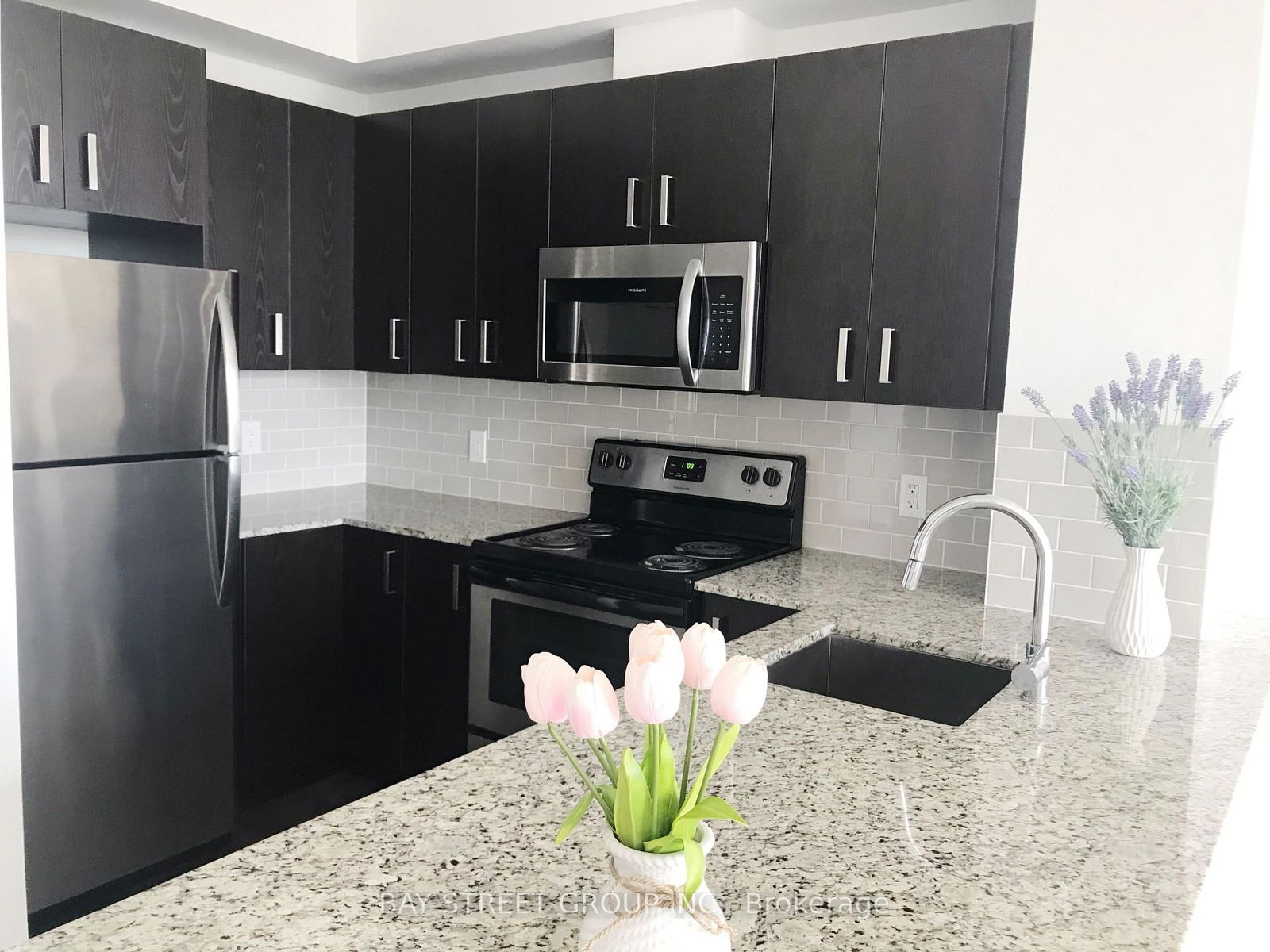 Condo leased at 502-11611 Yonge Street, Richmond Hill, Jefferson, L4E 1G2 - MLS: N11997396