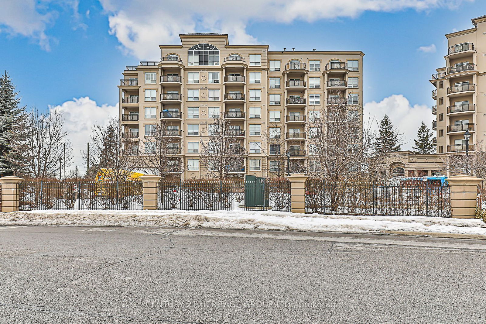 Condo for sale at 305-8 Maison Parc Court, Vaughan, Lakeview Estates, L4J 9K5 - MLS: N11997584