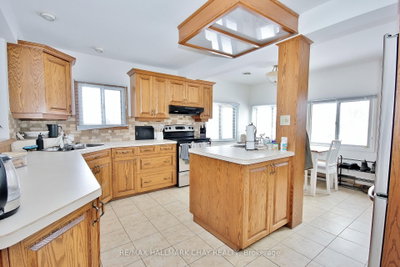 1099 Poplar Drive — photo 5