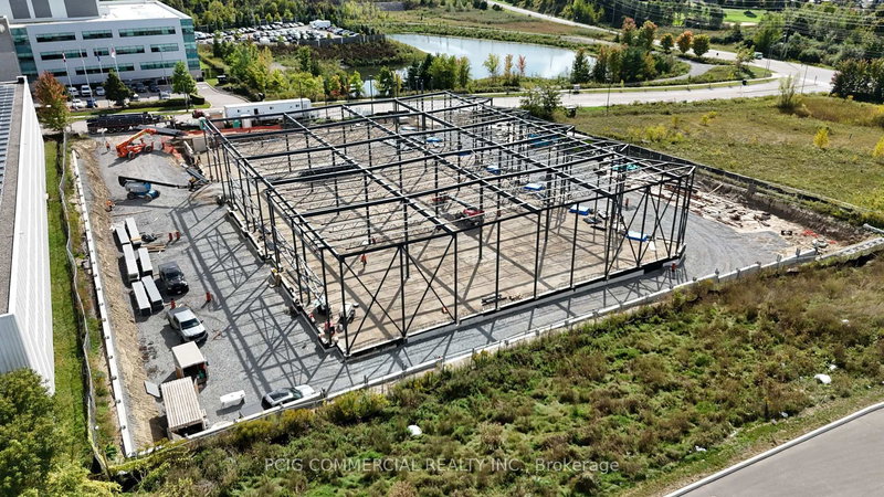 5 - 32 Don Hillock Dr, Aurora, L4G 0H6 | Image 3