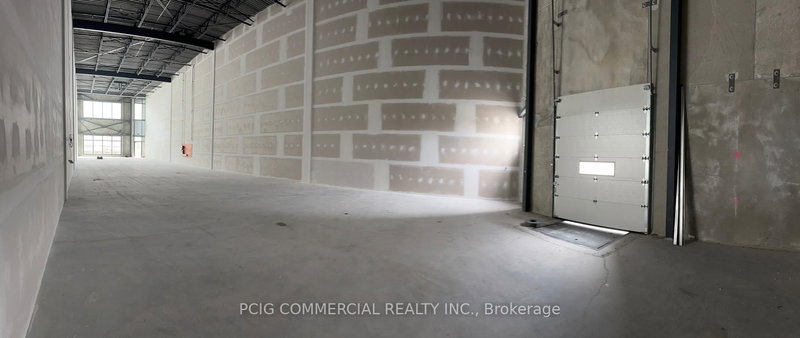 5 & 6 - 32 Don Hillock Dr, Aurora, L4G 0H6 | Image 2