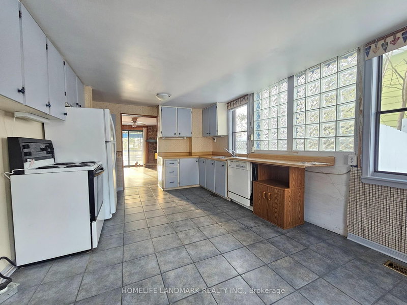 18846 Leslie St, East Gwillimbury, L0G 1V0 | Image 2