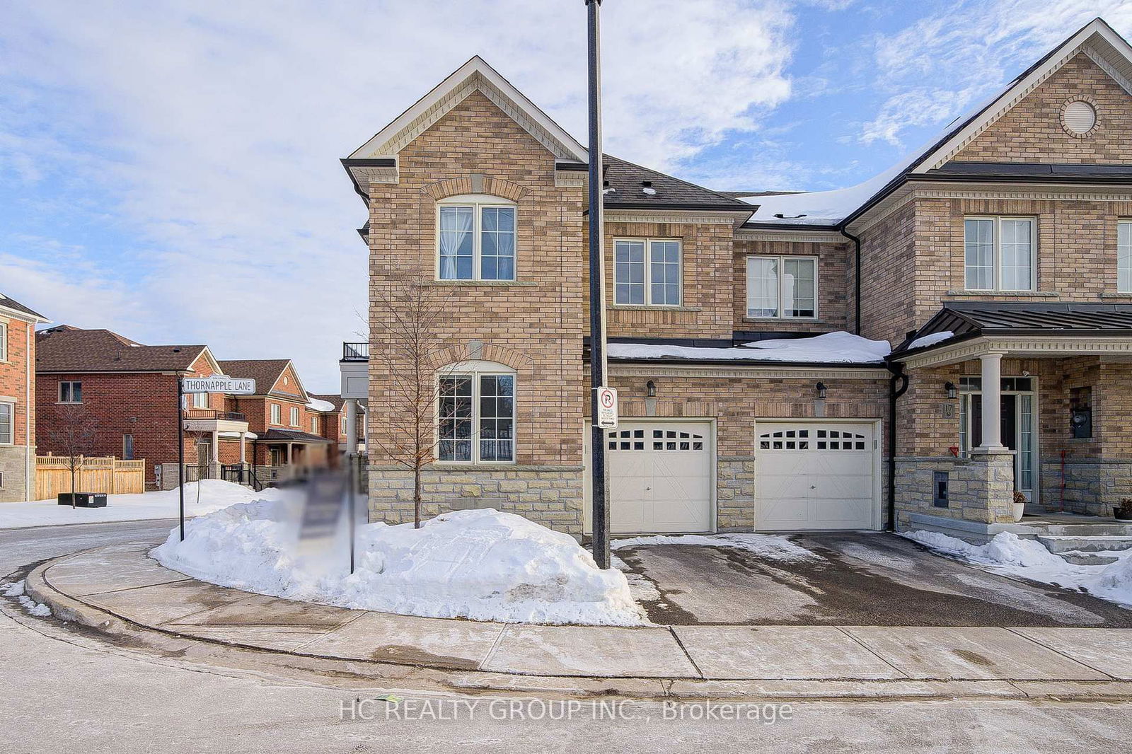 Townhouse for sale at 19 Thornapple Lane, Richmond Hill, Oak Ridges Lake Wilcox, L4E 1E7 - MLS: N11999011