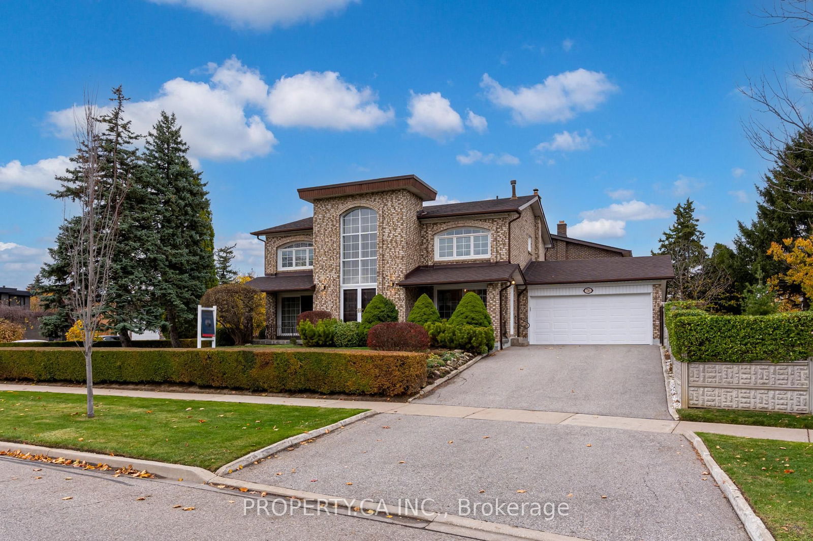 Detached House for sale at 76 Wigwoss Drive, Vaughan, West Woodbridge, L4L 2R1 - MLS: N11999022