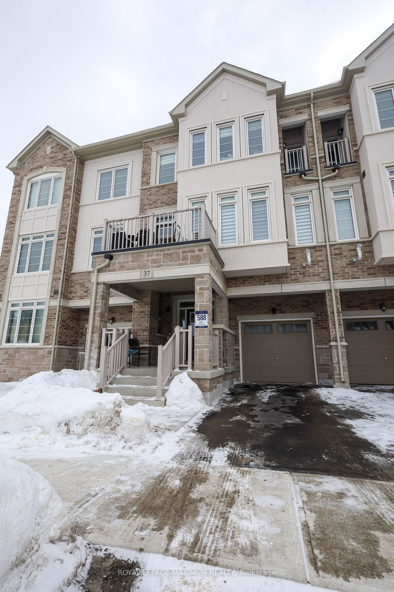 Townhouse for sale at 37 Montrose Boulevard, Bradford West Gwillimbury, Bradford, L3Z 4P3 - MLS: N11999266