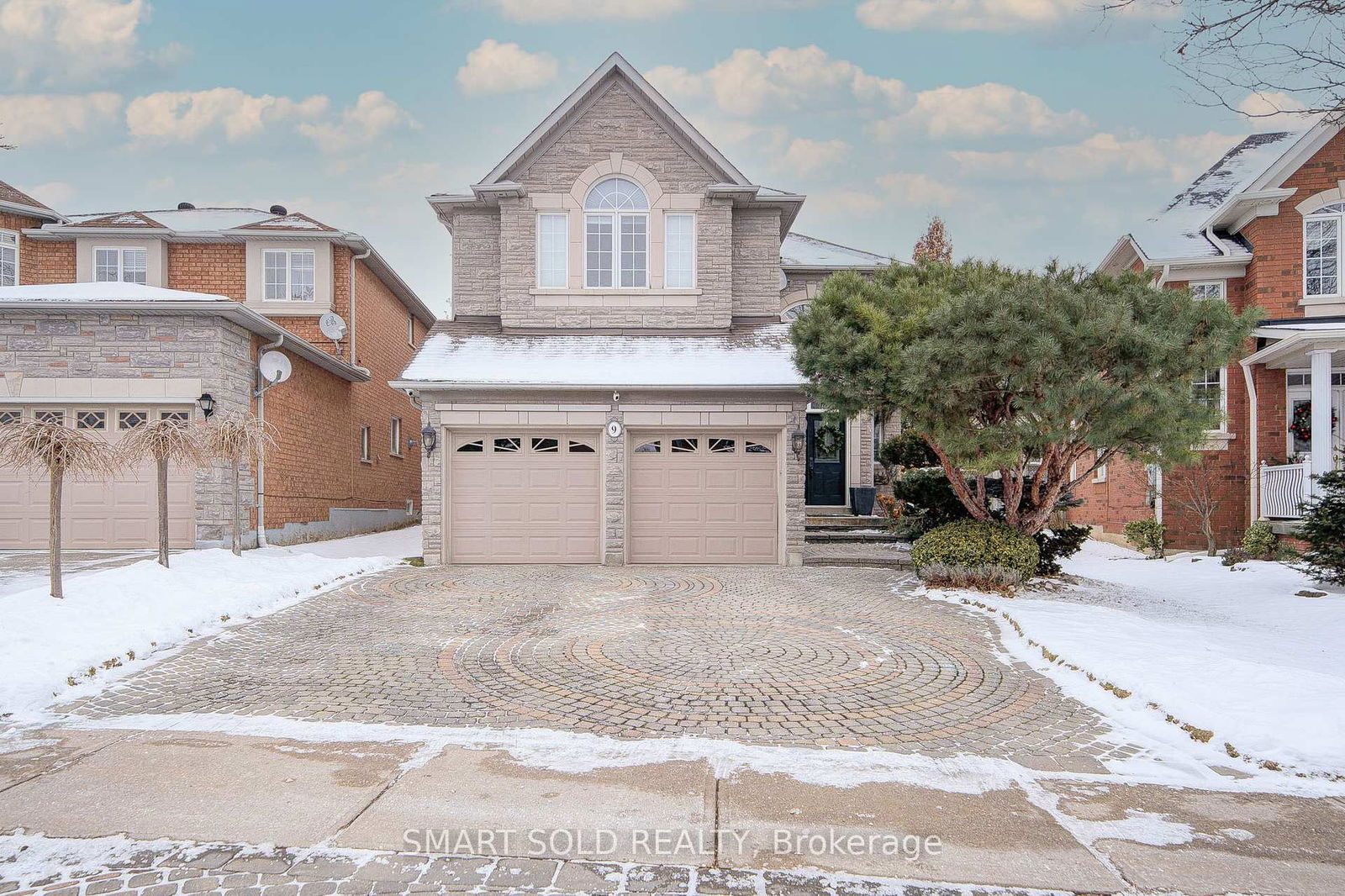 Building at 9 Alpine Crescent, Richmond Hill, Rouge Woods