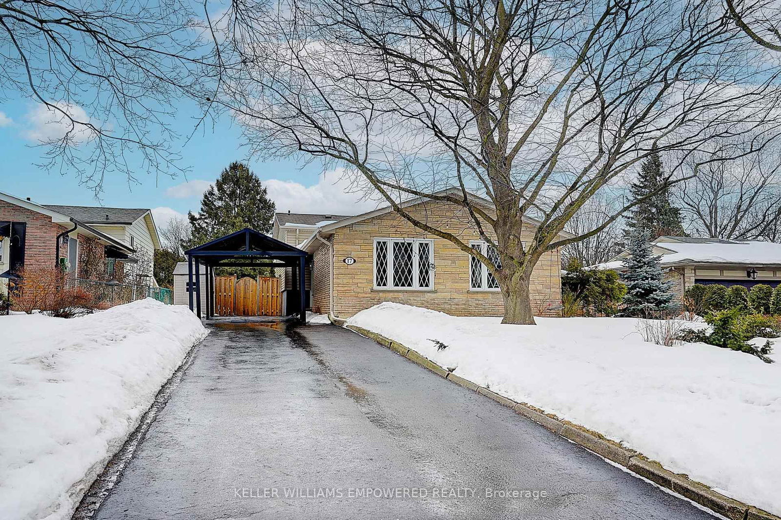 Detached House for sale at 17 Sir Kay Drive, Markham, Markham Village, L3P 2Y9 - MLS: N12001881