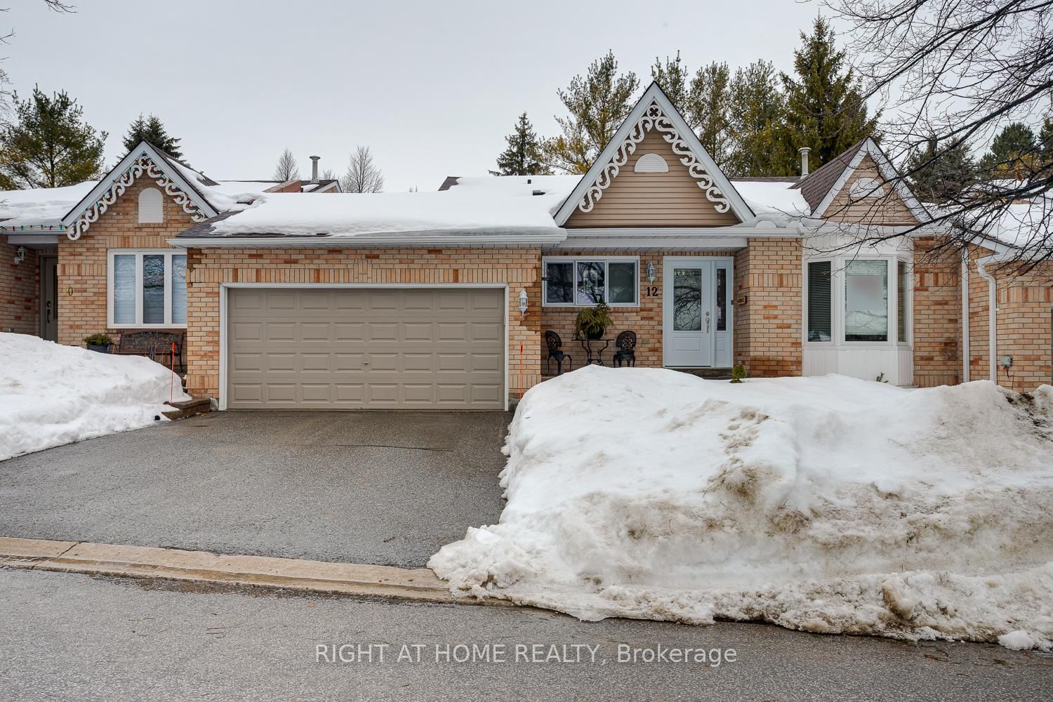 Townhouse sold at 12 Beswick Lane, Uxbridge, Uxbridge, L9P 1G4 - MLS: N12002620