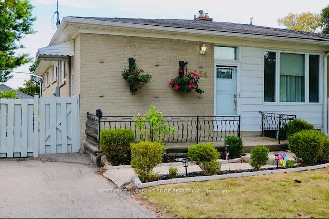 Semi-Detached House for sale at 254 Demaine Crescent, Richmond Hill, Crosby, L4C 2W5 - MLS: N12003754