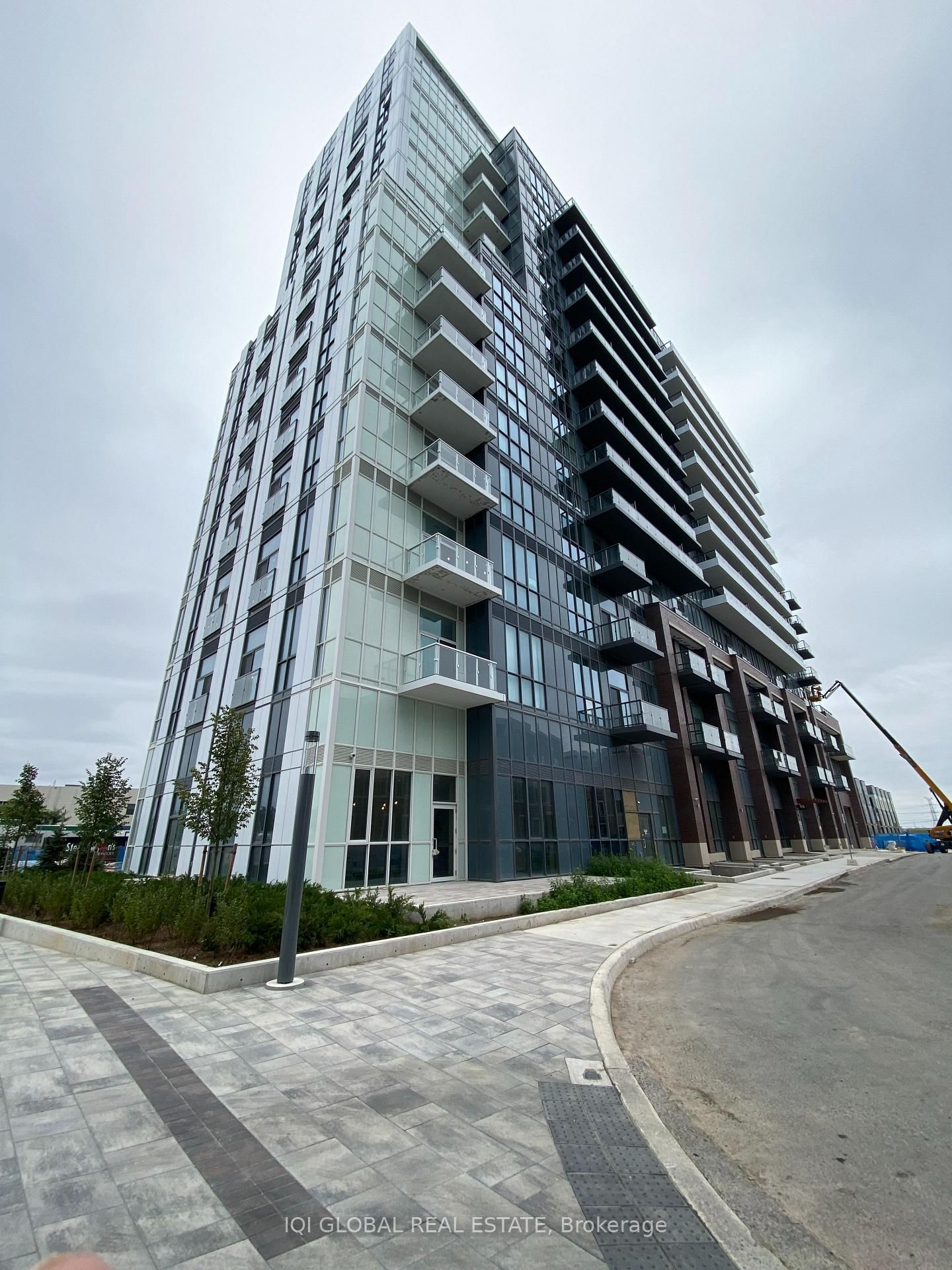 Condo for lease at 318-60 Honeycrisp Crescent, Vaughan, Vaughan Corporate Centre, L4K 0N5 - MLS: N12004533