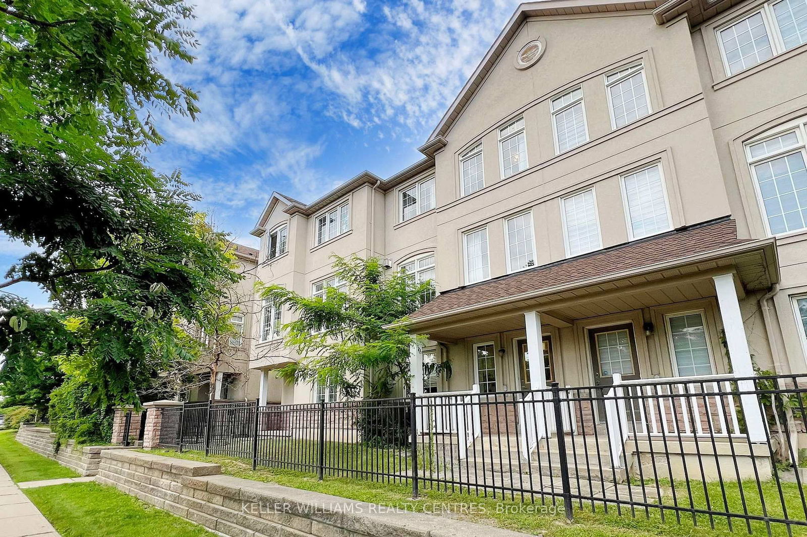 Townhouse for sale at 10-10 Post Oak Drive, Richmond Hill, Jefferson, L4E 4H8 - MLS: N12005927