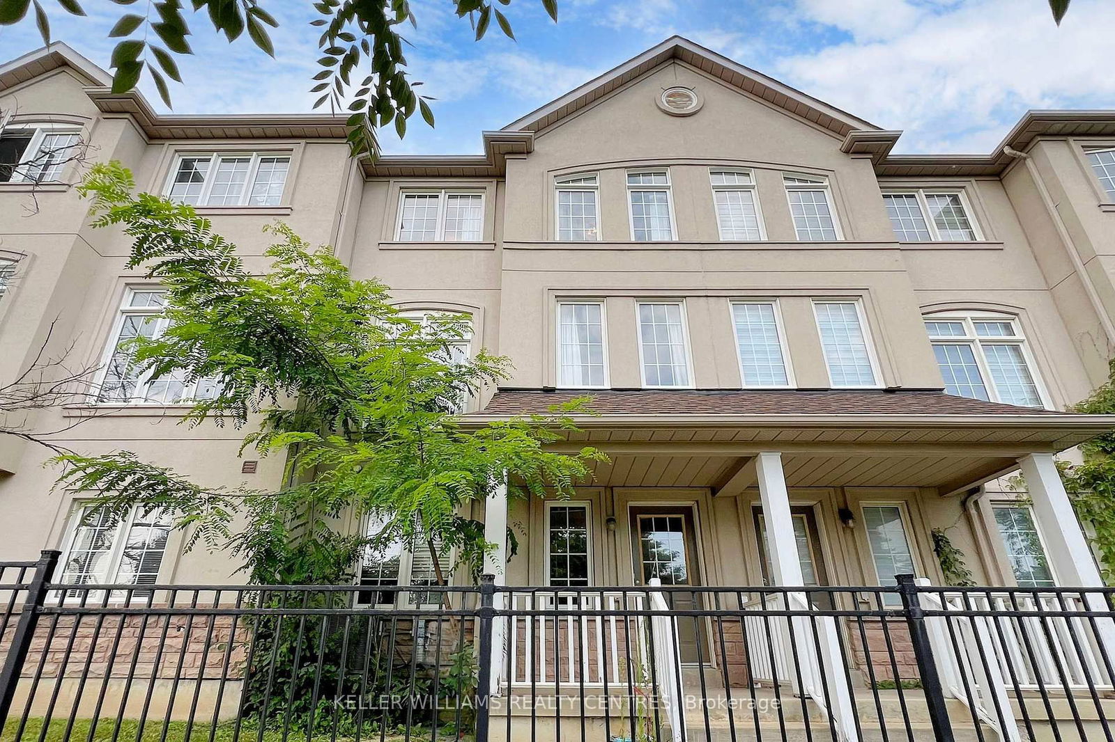 Townhouse for sale at 10-10 Post Oak Drive, Richmond Hill, Jefferson, L4E 4H8 - MLS: N12005927