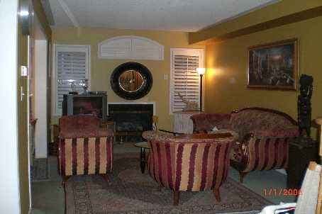 4 Hacienda Dr, Richmond Hill, L4E3X1 | Image 2