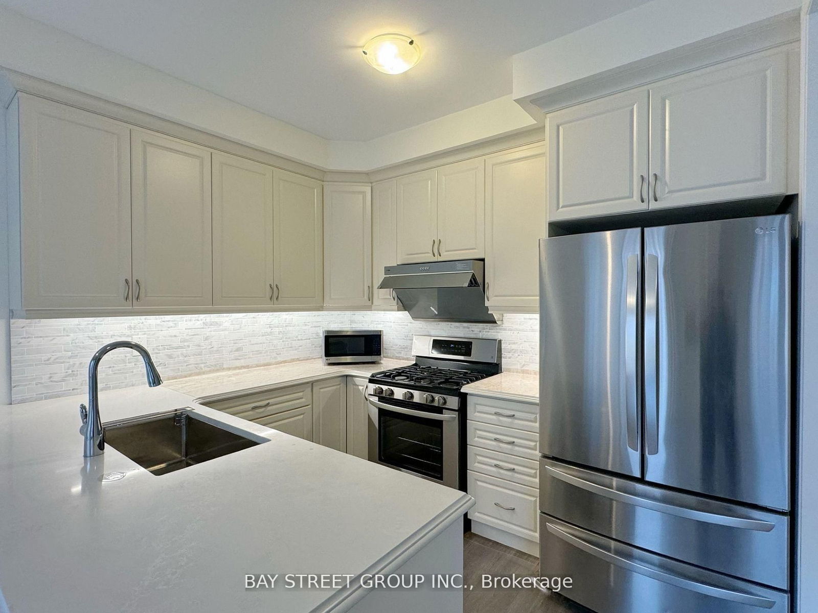 Townhouse leased at 23 Ness Drive, Richmond Hill, Rural Richmond Hill, L4S 0J8 - MLS: N12006093