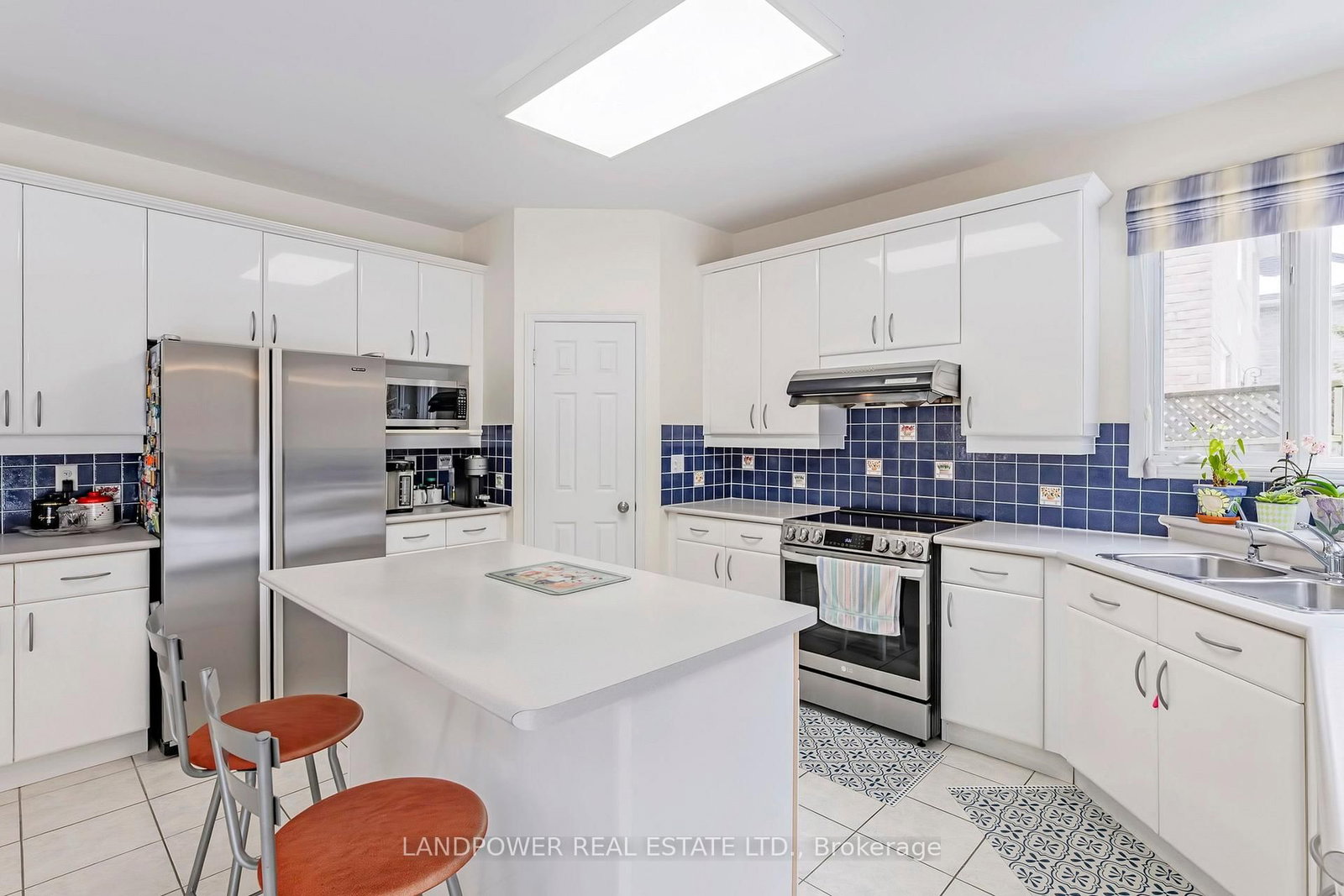 Listing Image 12
