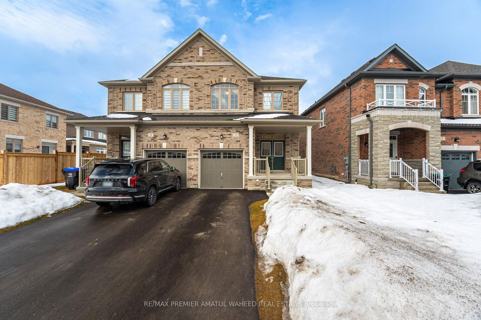 Semi-Detached House for sale at 17 Ferragine Crescent, Bradford West Gwillimbury, Bradford, L3Z 4J9 - MLS: N12010889