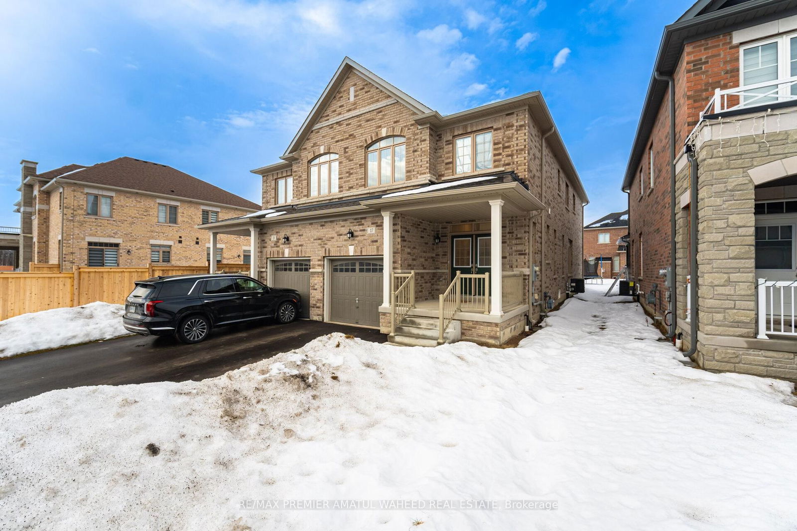 Semi-Detached House for sale at 17 Ferragine Crescent, Bradford West Gwillimbury, Bradford, L3Z 4J9 - MLS: N12010889